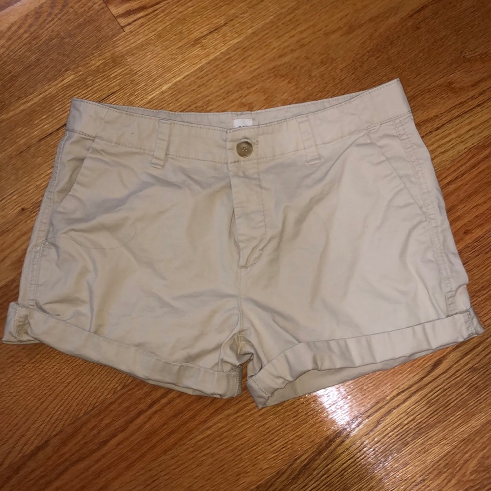 khaki shorts